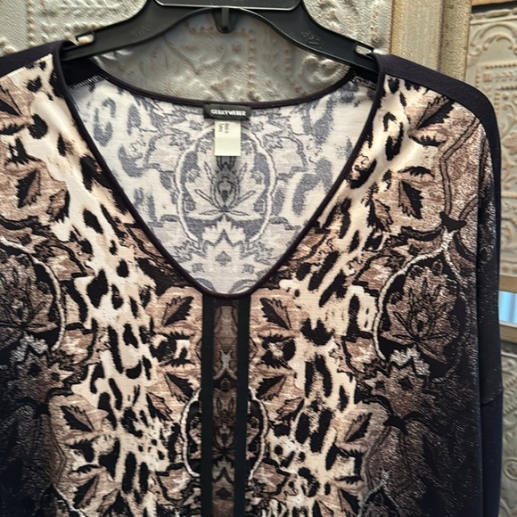 Gerry Weber v neck top - Picture 2 of 6